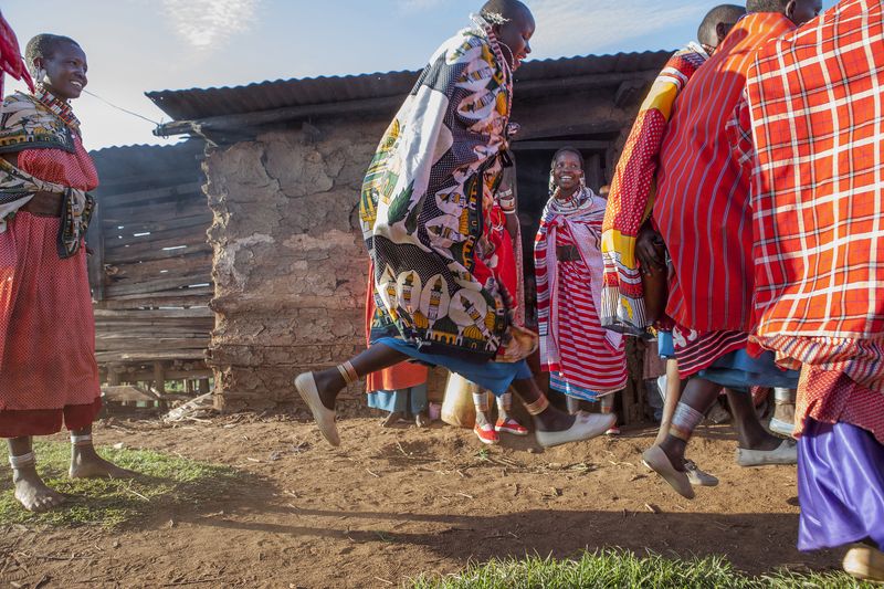 © Anja Ligtenberg - Image from the Pongezi, Girl to woman without a knife photography project