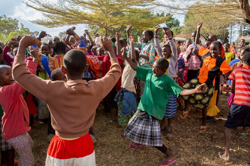 © Anja Ligtenberg - Image from the Pongezi, Girl to woman without a knife photography project