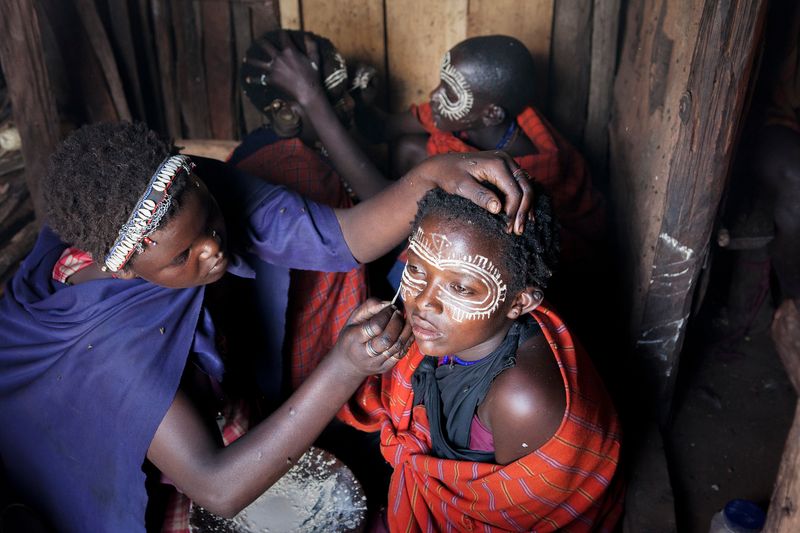 © Anja Ligtenberg - Image from the Pongezi, Girl to woman without a knife photography project