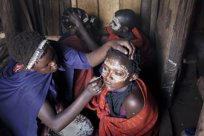 © Anja Ligtenberg - Image from the Pongezi, Girl to woman without a knife photography project