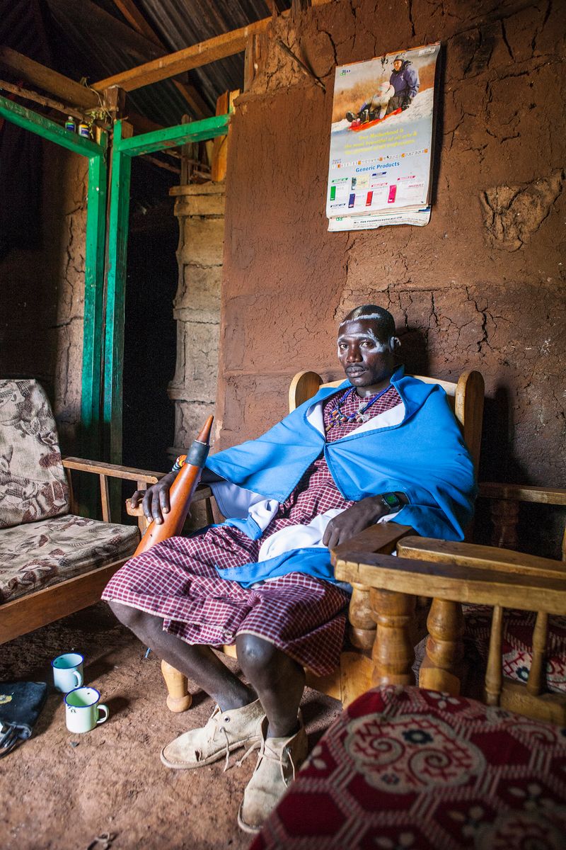 © Anja Ligtenberg - Image from the Pongezi, Girl to woman without a knife photography project