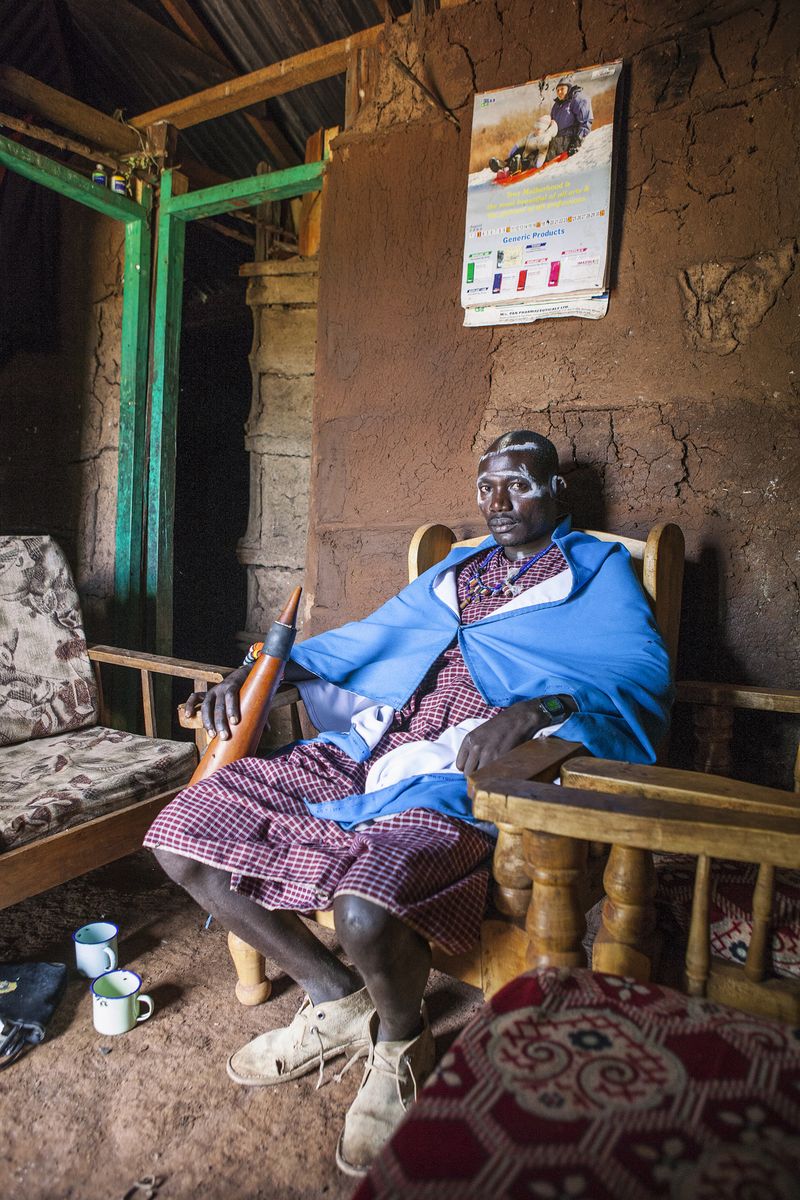 © Anja Ligtenberg - Image from the Pongezi, Girl to woman without a knife photography project