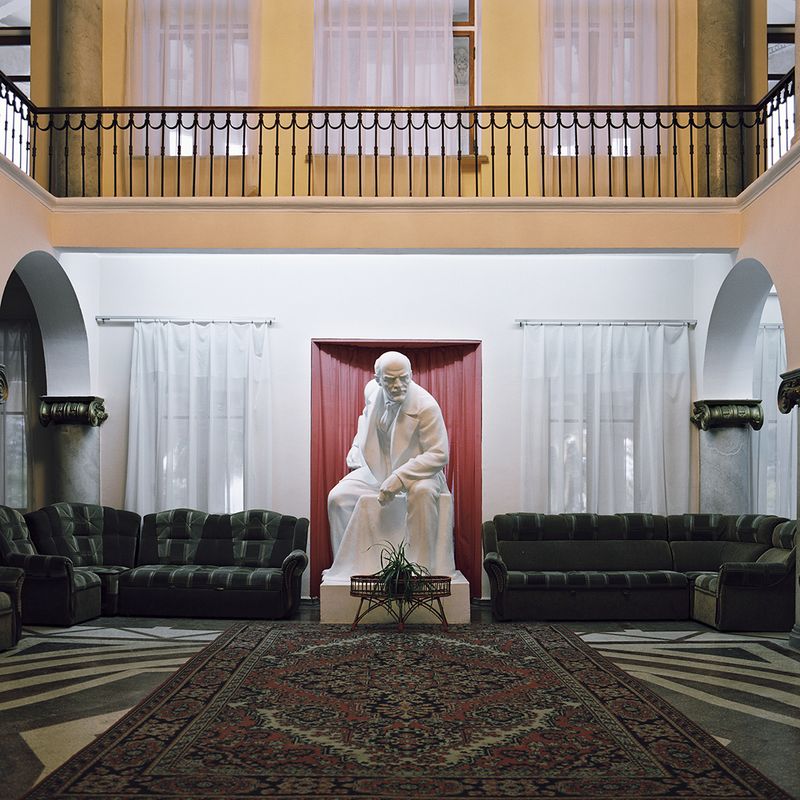 © Anne Leroy - Statue of Lenin in the entrance of a reputed sanatorium in Gagra. Gagra, Abkhazia, Georgia - 10/2015