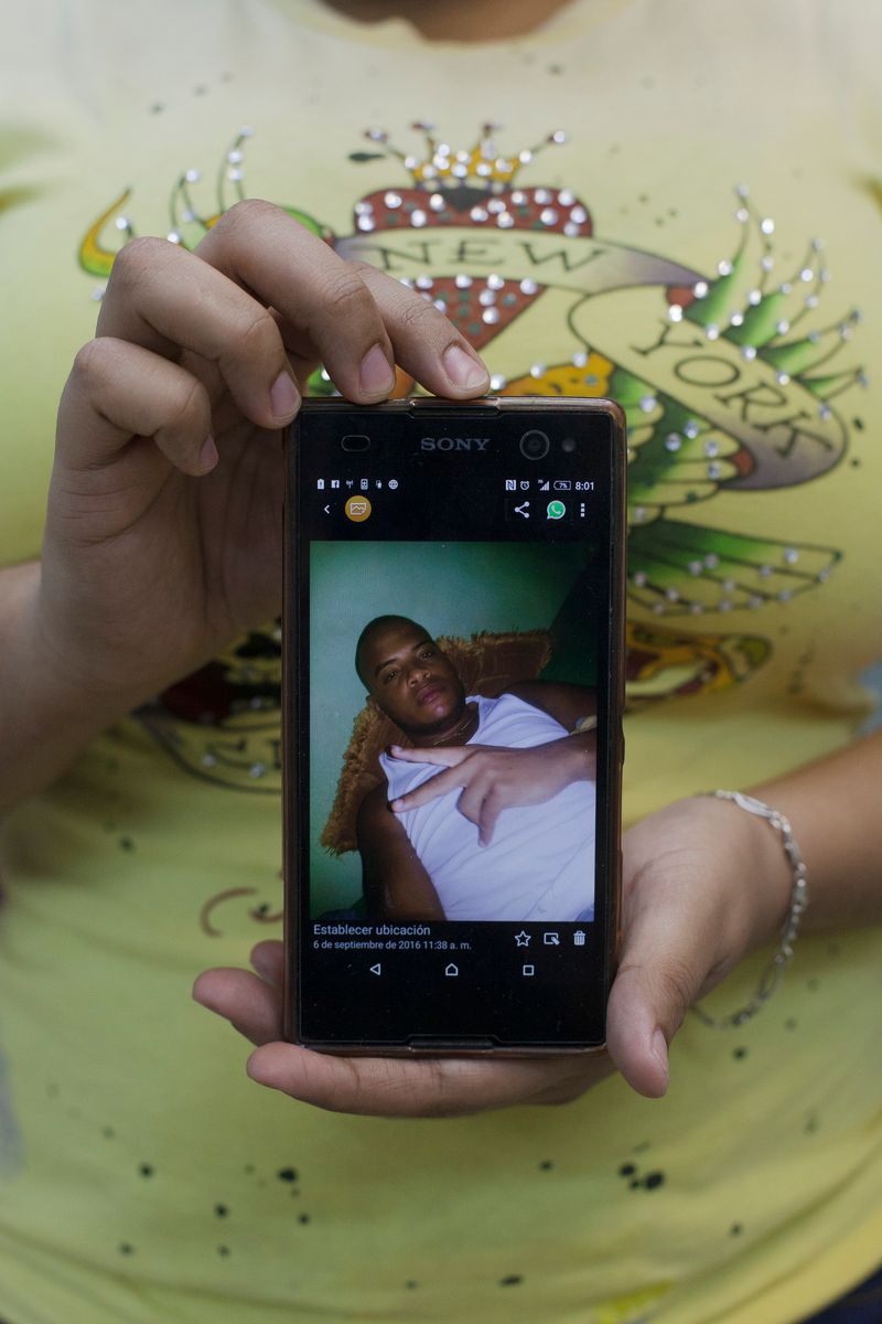 © Cristóbal Olivares - Image from the DISTANCE LOVE photography project