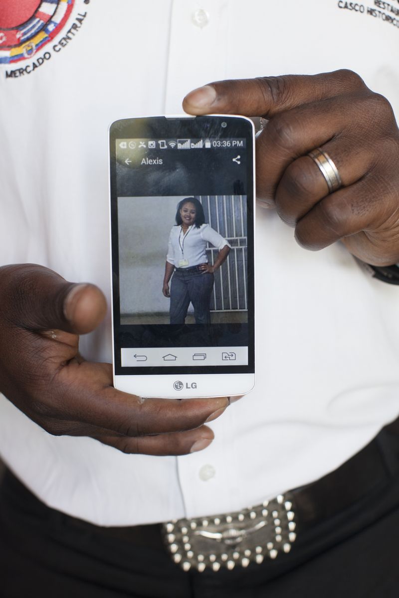 © Cristóbal Olivares - Image from the DISTANCE LOVE photography project