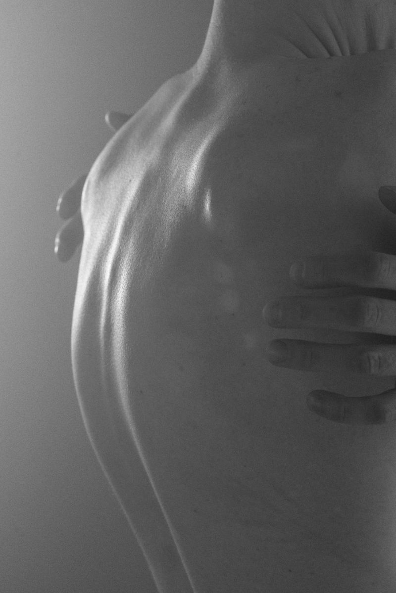 © Victoria Viprada Balaban - Image from the Through touch. photography project