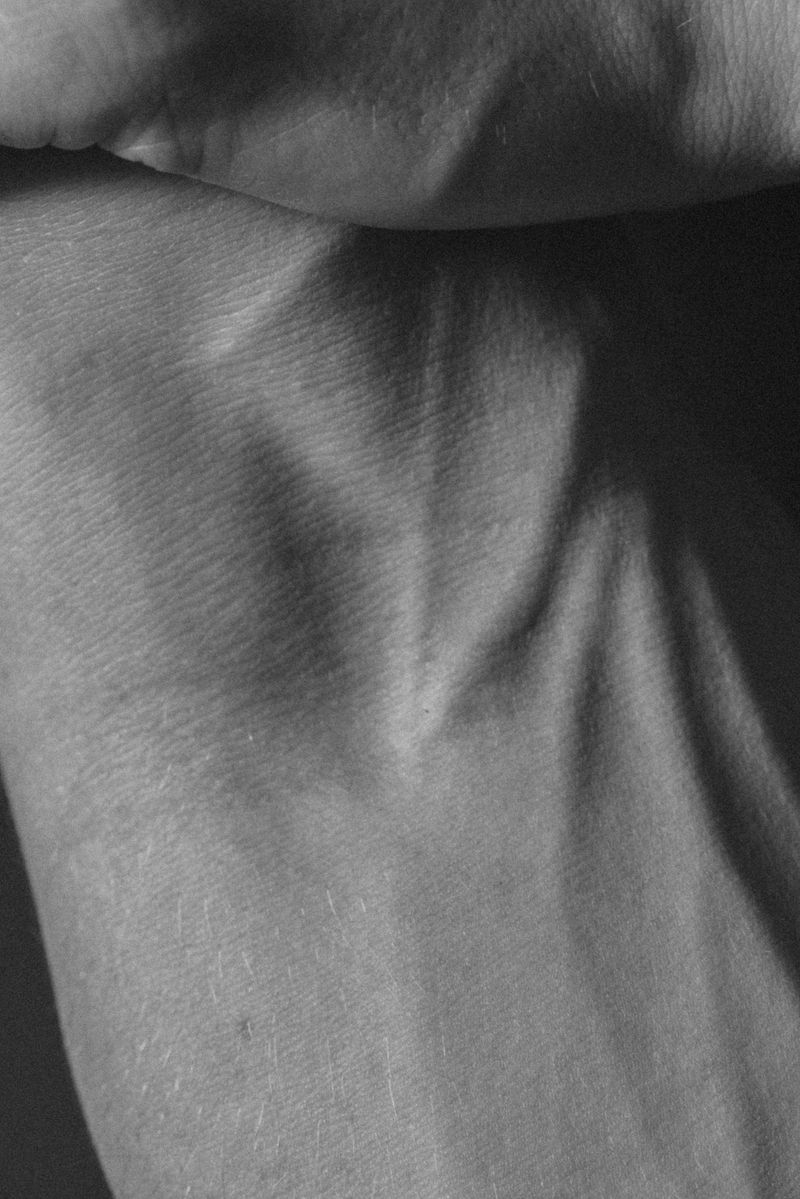 © Victoria Viprada Balaban - Image from the Through touch. photography project