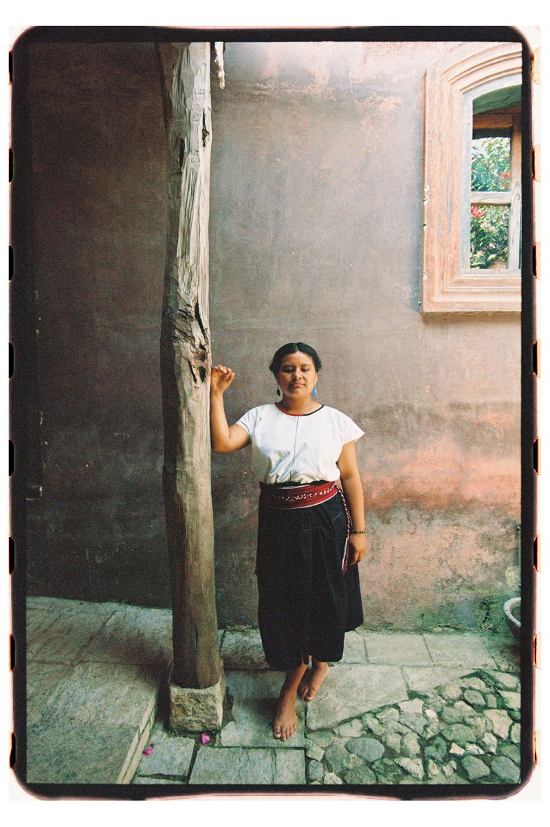 © Ximena del Valle - Juana López Díaz, artisan, co-owner and ambassador of Juxta Nation. Born in Santiago el Pinar, high lands of Chiapas.