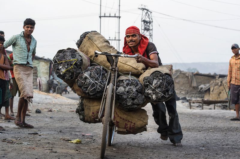 © Valerie Leonard - PIRATE COALThey will walk, barefoot, more than 6 kilometers pushing their bike loaded with 300 kilogrammes of coal.