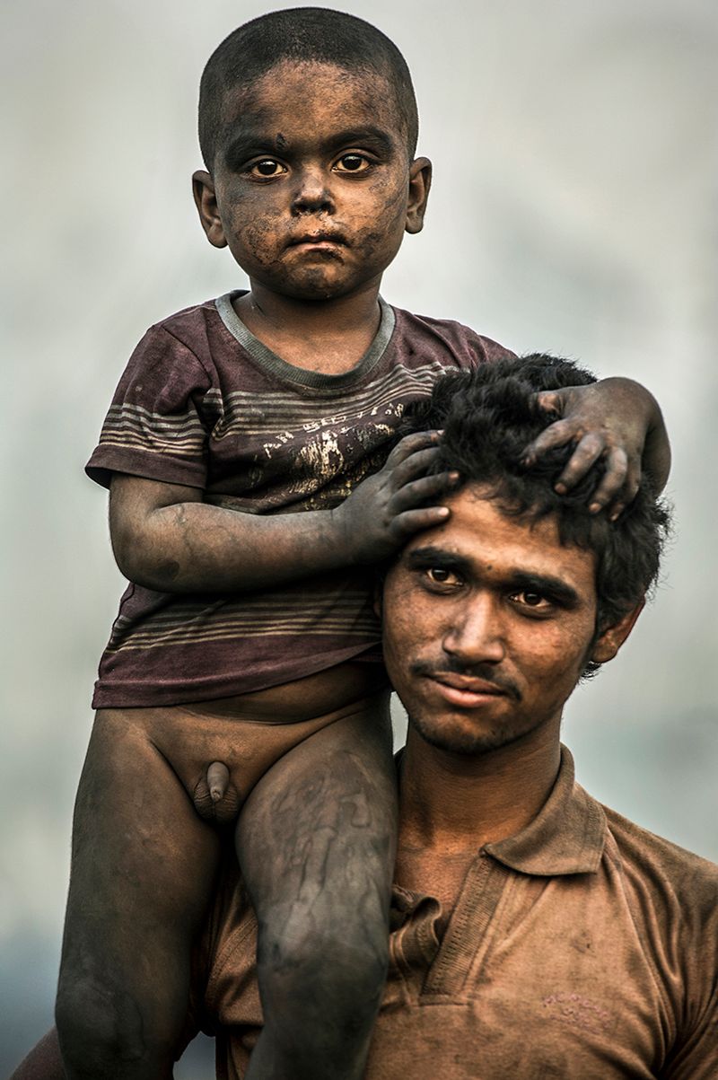 © Valerie Leonard - Image from the BLACK HELL photography project