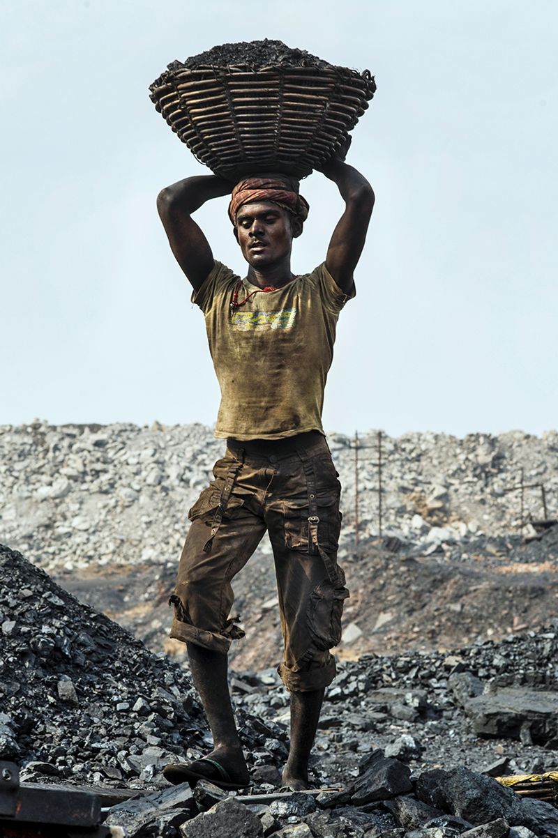 © Valerie Leonard - ATLASAt around 8 am, some of them are paid 1$ a day to load manually the coal in the trucks.