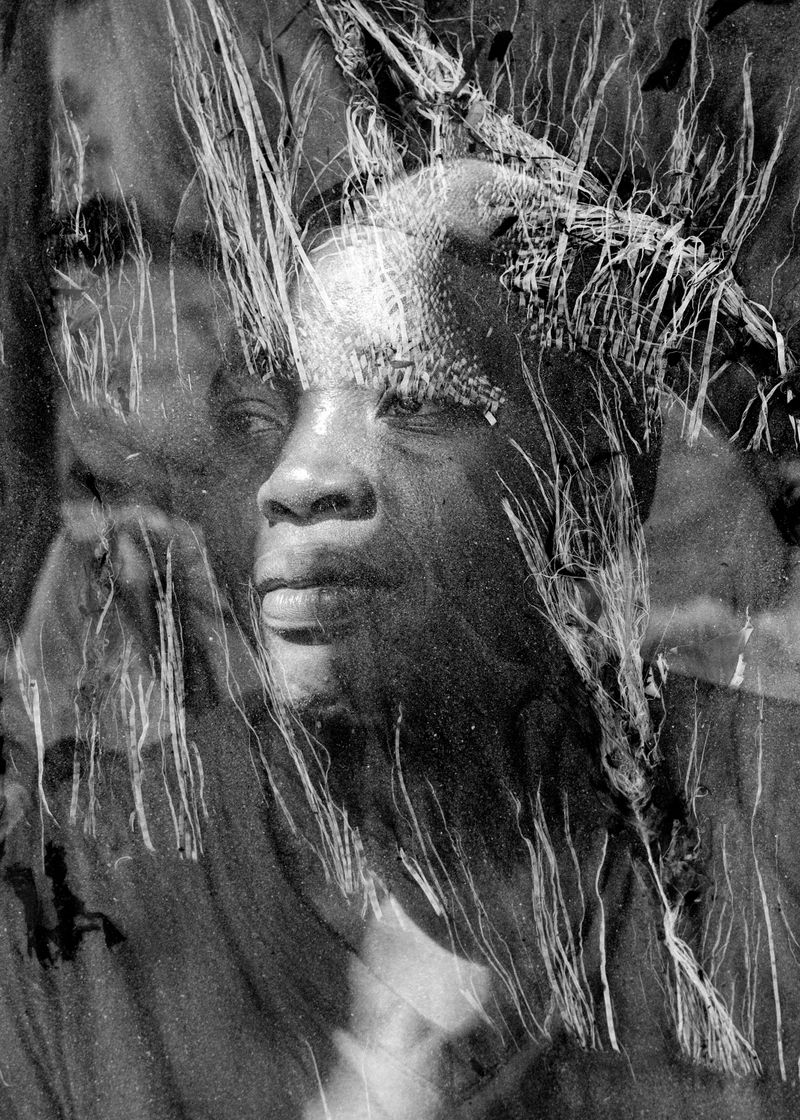 © Natalija Gormalova - Saida, a kayayei at Kantamanto market, carries heavy loads that strain her neck and spine, leaving her in constant pain.