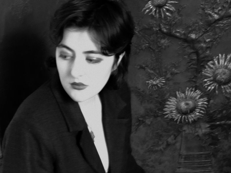 © Sevàn l'Hostis - Eva and the sunflowers