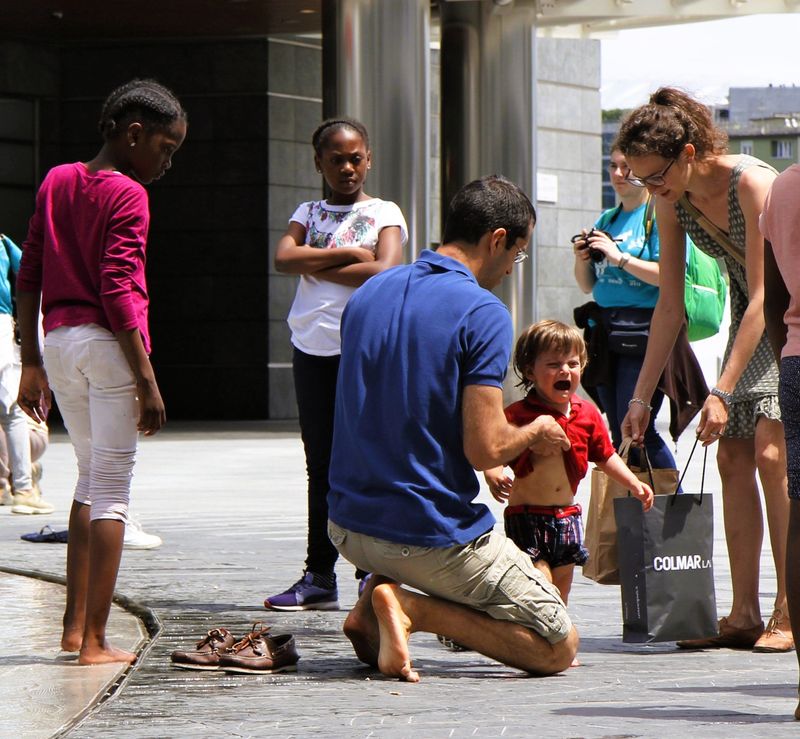 © Nadejda Zidrashko - Milano and crying kid