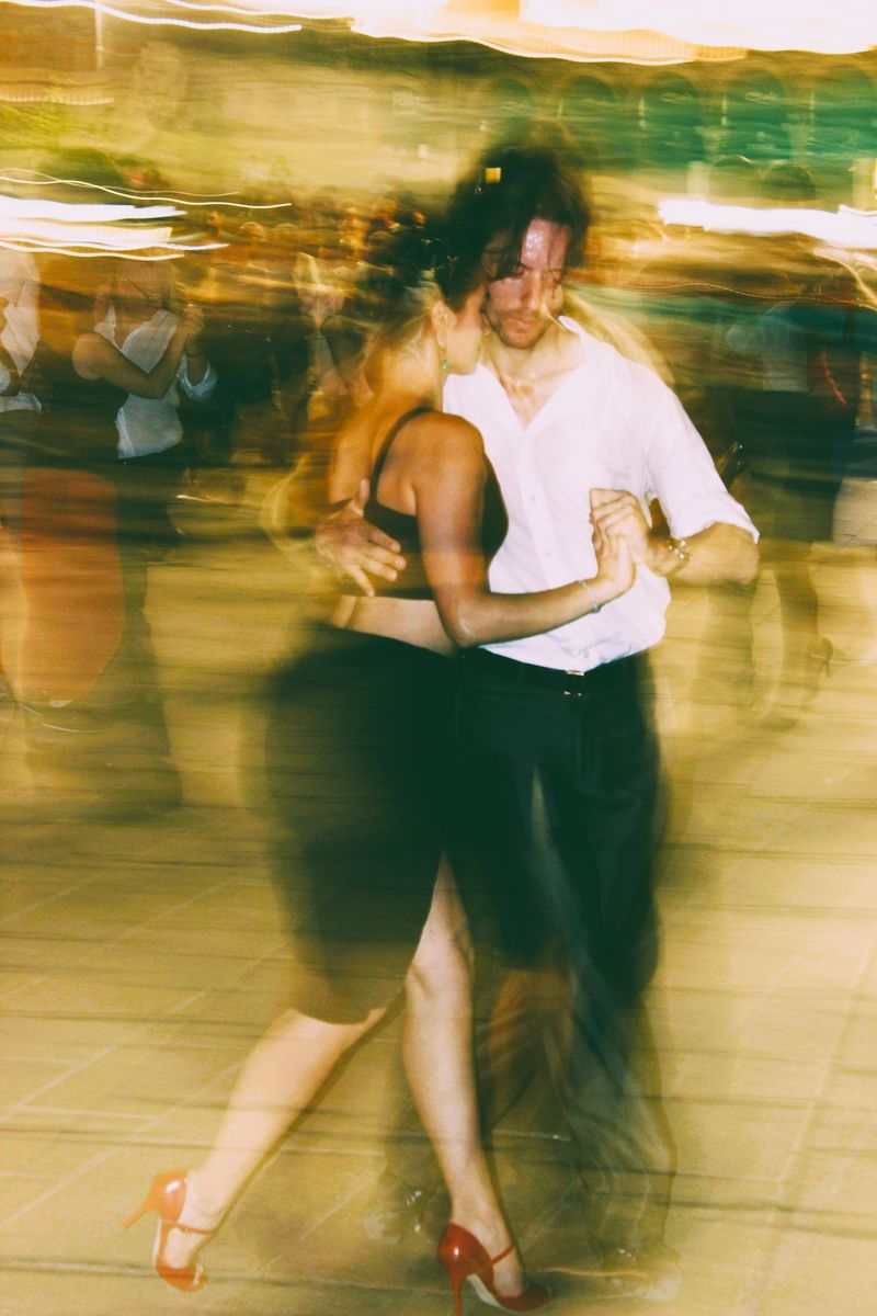 © Nadejda Zidrashko - Tango in the middle of the summer. Milano