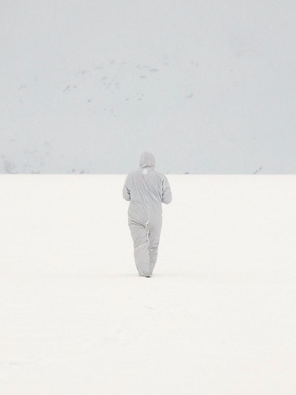 © La Línea Blanca – The White Line by Rosa Rodriguez,selfpublished