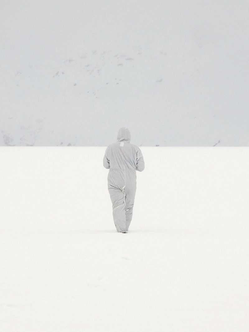 © La Línea Blanca – The White Line by Rosa Rodriguez,selfpublished