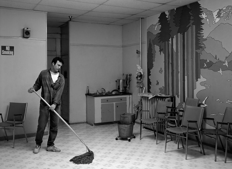 Jeff Wall, Volunteer, 1996, ©Jeff Wall, Courtesy Glenstone Museum