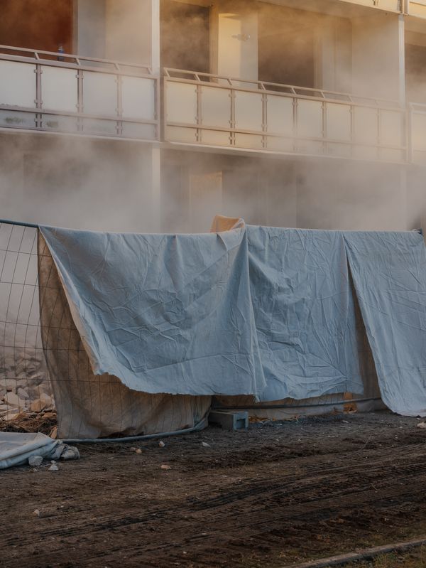 © Antonia Leicht - Hoyerswerda, Dec. 2025, Demolition of the 11-story high-rise 'Am Knie'