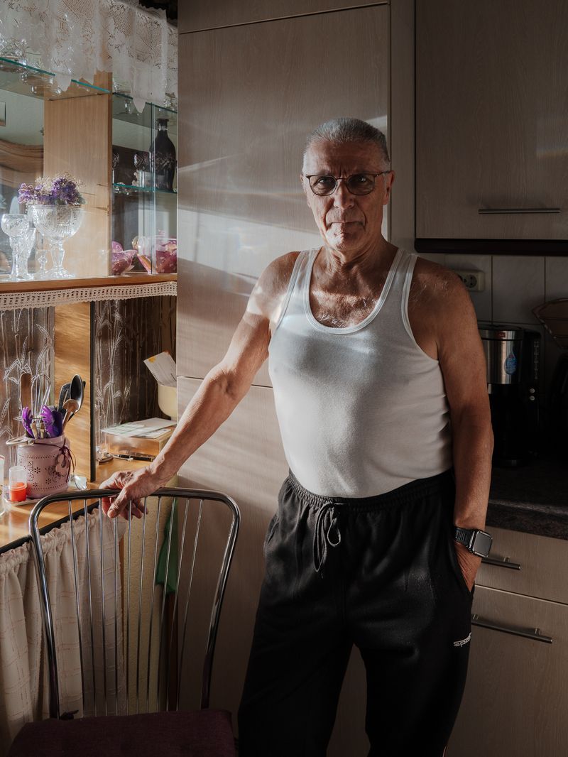 © Antonia Leicht - Hoyerswerda, Dec. 2025, Erich at the pass-through in his apartment in Residential Complex IX.