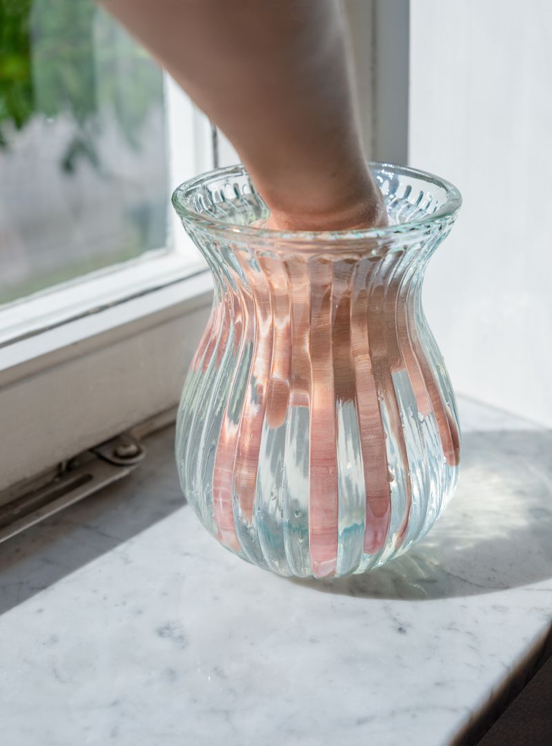 © Claudia Amatruda - First attempt to be an octopus, considering fingers as extensions of the body. "Attempt n.1"_Hypersea, 2024