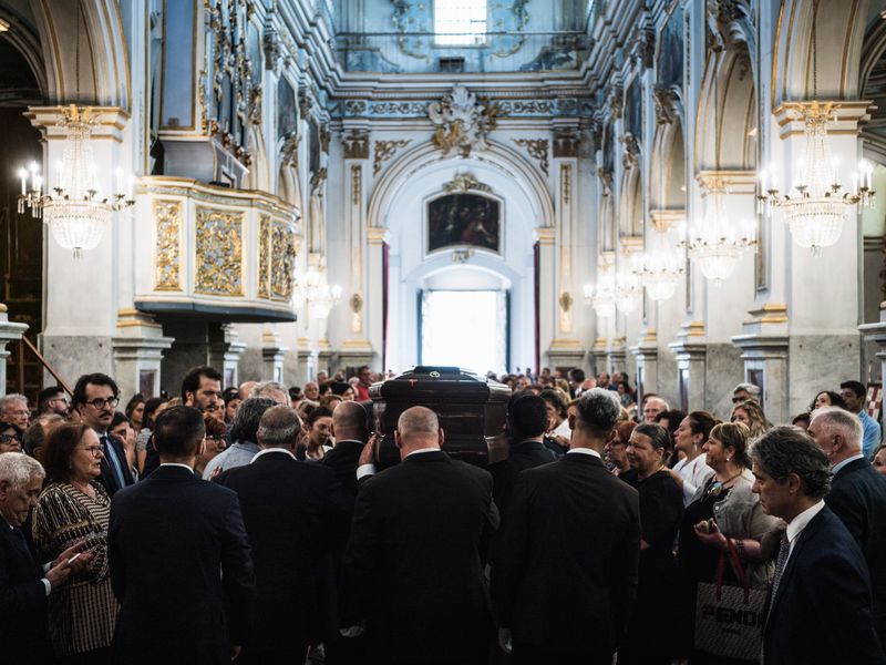 © Sebastian Wells - People carry a buffin during the funeral of Giovanni Vinci, who died because of cancer at the age of 44. Melilli, June 2019.