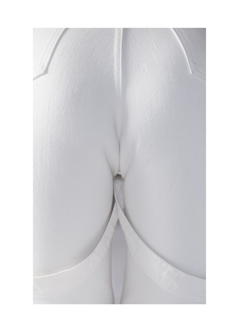 © An Nguyen Nguyen Ngoc - Image from the I'm never loved the way I do/You're like me too. photography project