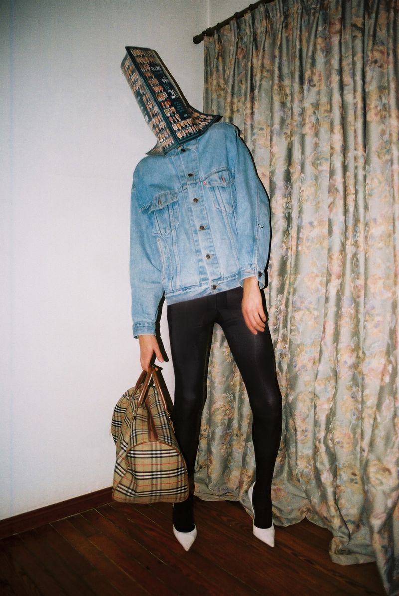 © Carolina Campobello - Image from the Home ALONE photography project