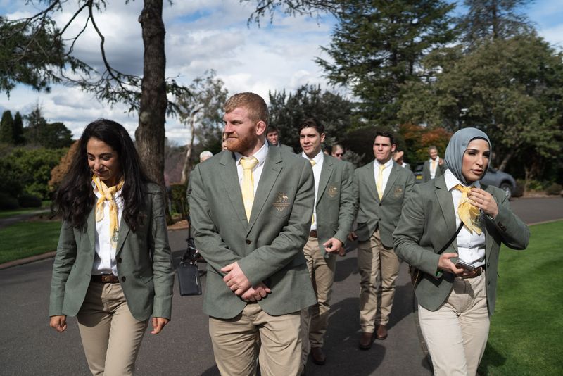 © Daniela Rivera Antara - Athletes dressed with the 2022 Birmingham Commonwealth Games uniform to receive the Australian Sports Medal