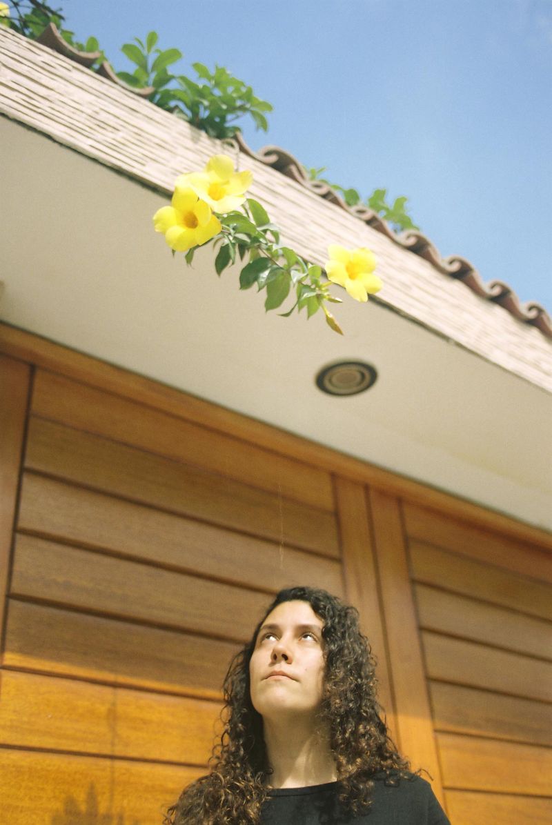 © Daniela Rivera Antara - Nakhia (28) a few doors away from her house in Comas on a Sunday morning in January.