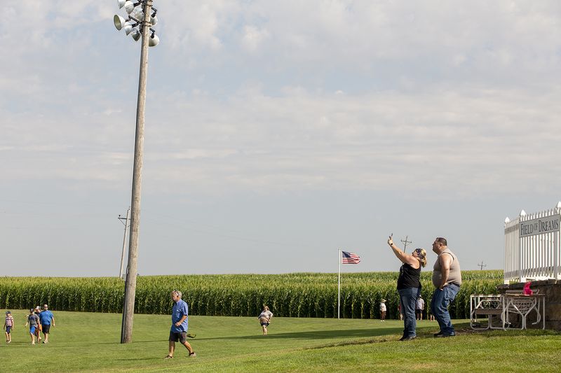© Rachel Jessen - Tourists at the Field of Dreams movie site, Dyersville. (Dubuque County)