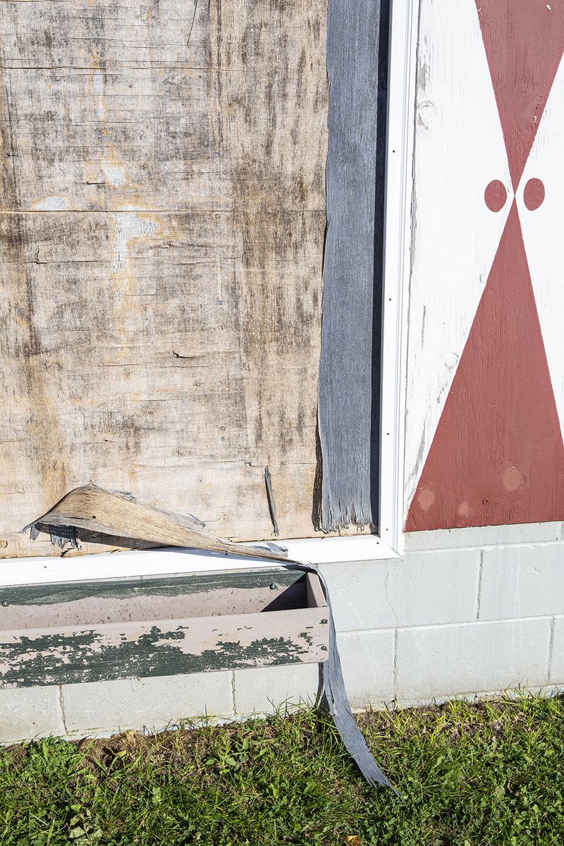 © Rachel Jessen - Peeling paint, Maurice. (Sioux County)