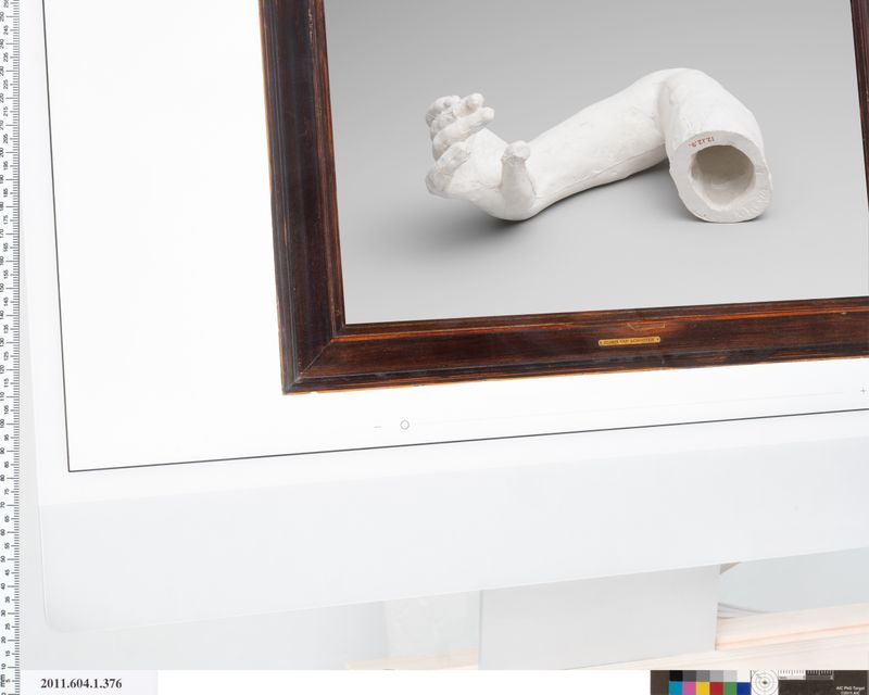 © Yiding Chen - Image from the Natural Born Left-Handed Killer photography project