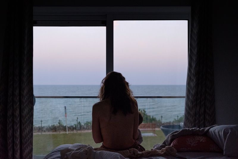 © Vincent Dupont-Blackshaw - Bedtime: A traveller put her baby to bed looking at the sea. (Sandown, Isle of Wight, UK)