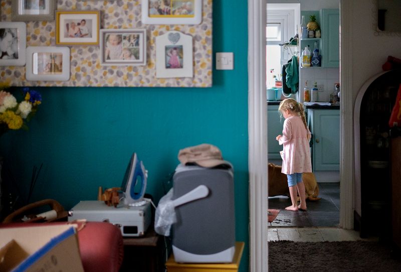 © Vincent Dupont-Blackshaw - Image from the Joyful Observations of Unfiltered Reality (JOUR) photography project