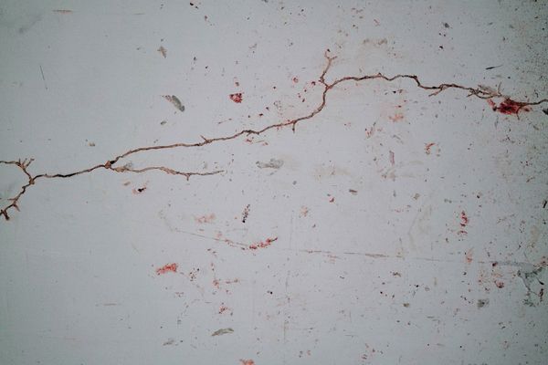 © Kai Yokoyama - Blood/The church was damaged by scorching flames and blood.