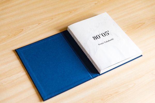 © Kouta Takahashi - Product shot of the book.