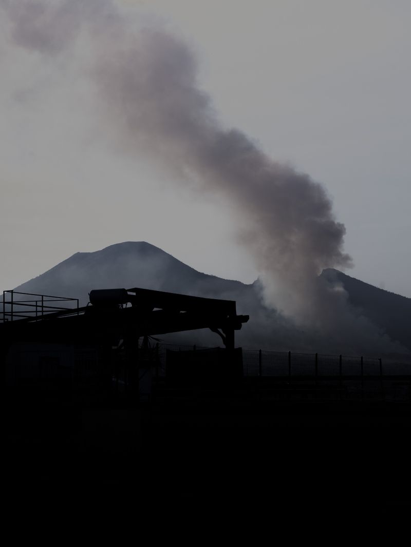 © Manuela Naddeo - A fire on the slopes of the volcano, as seen from the roof of my house.