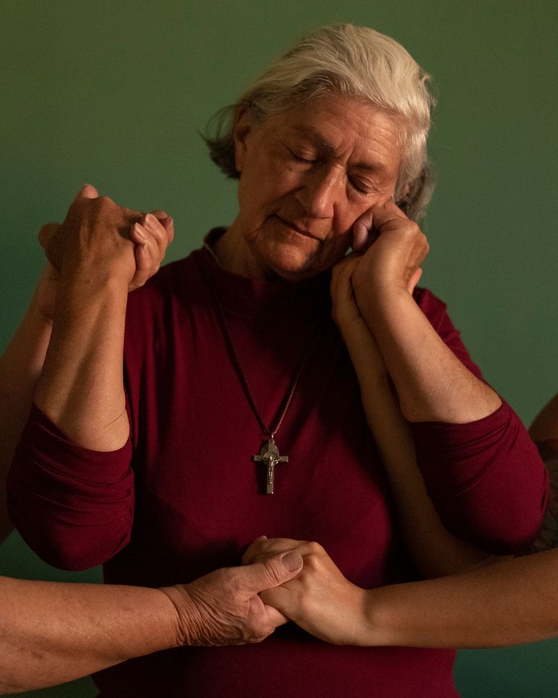 © Margarita V Beltran - CommunityMy aunt Rosalba in the centre, while my mother and I hold her hands that are shaking from Alzheimer's disease.