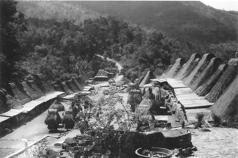 © Florent Roussel - Image from the waktu berlalu photography project