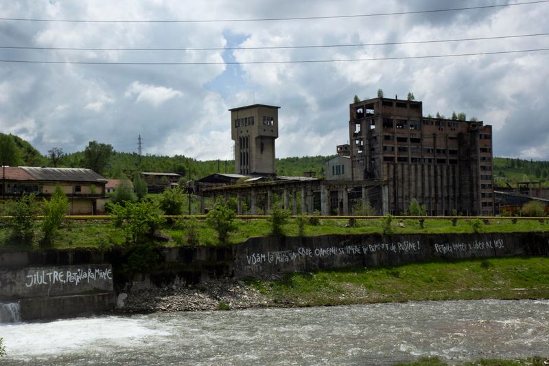 © Clara Kleininger - The Jiu river passes, Petrila stays