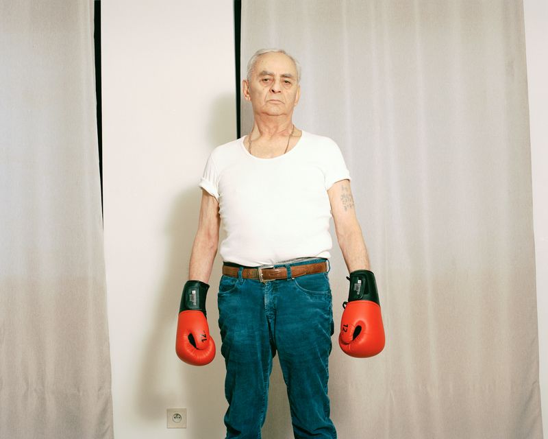 © Kayin Luys - Image from the Don't Trust Pretty Girls photography project