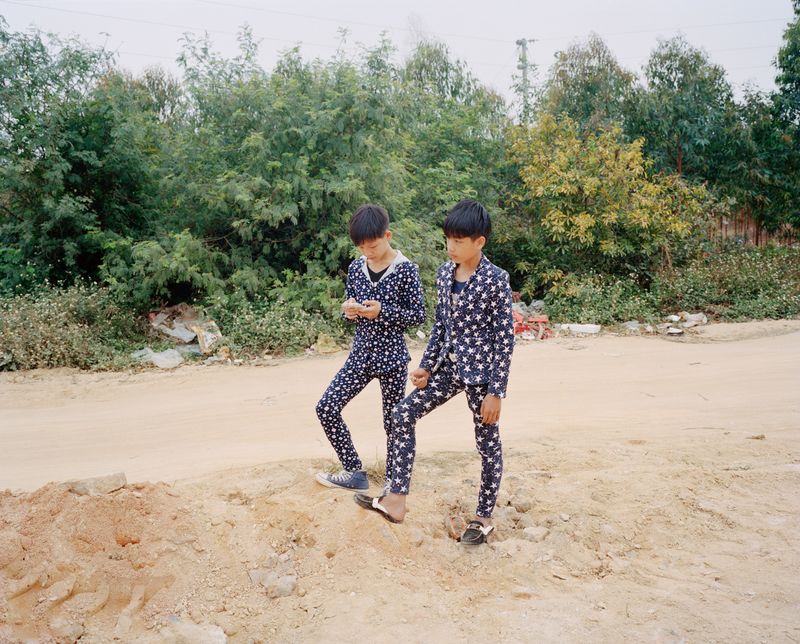 © liang chen - The roadside boy. 2015 Donghai Island, Guangdong Province, China
