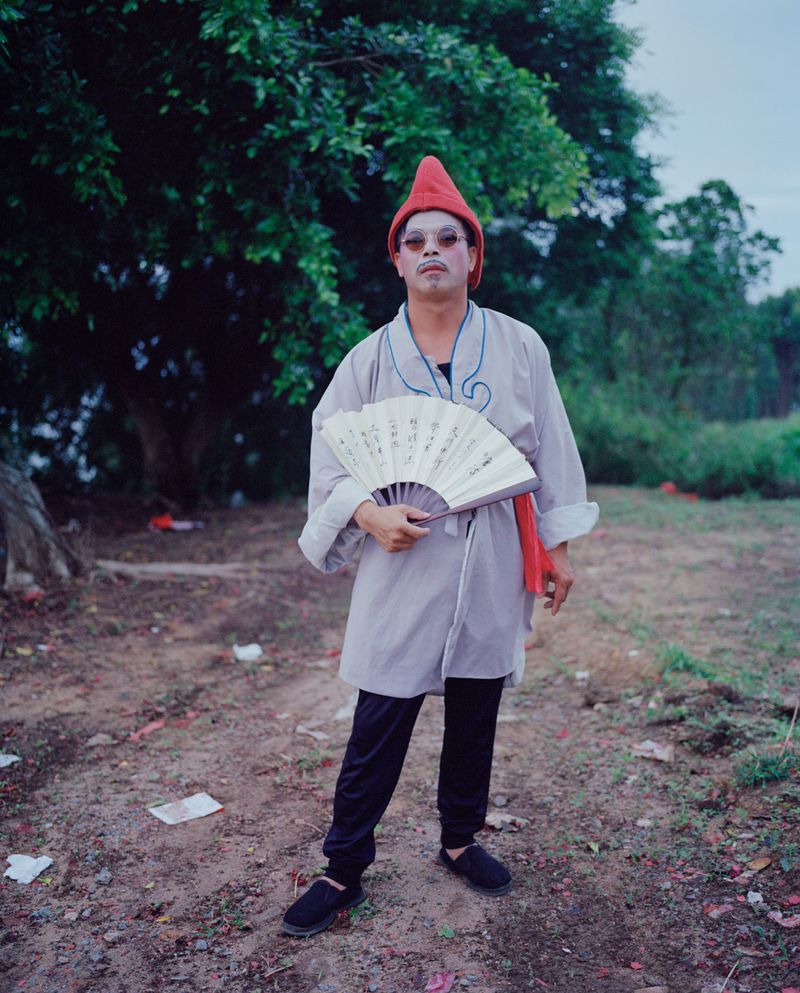 © liang chen - A man plays an ancient Chinese "handyman". 2023 Donghai Island, Guangdong Province, China