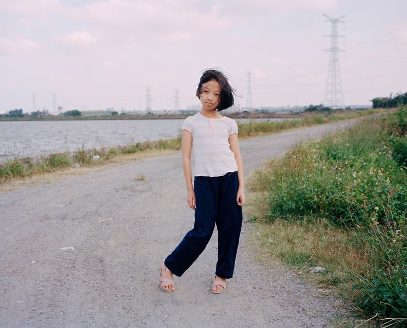 © liang chen - The little girl by the reservoir.  2018  Guangdong Province, Donghai Island, China