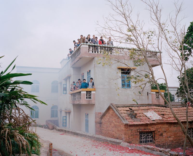 © liang chen - People watching the Chinese village culture folk parade on the upper floor  2014  Donghai Island, Guangdong, China
