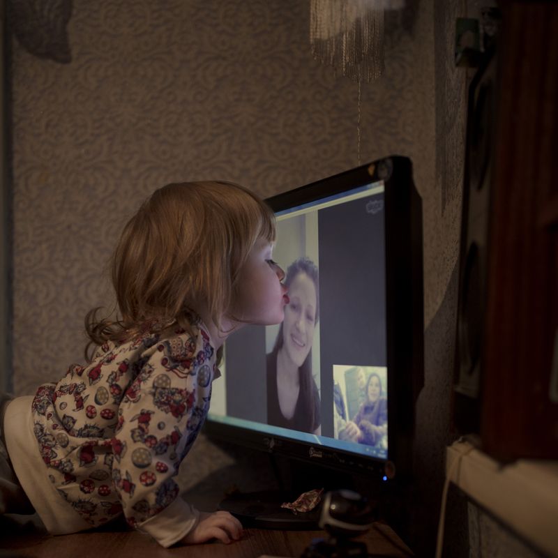 © Åsa Sjöström - Little Kristina kisses her mother Ana on skype, Chetrosu 2017
