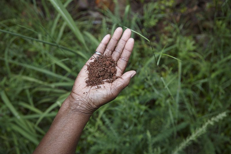 © Richard Ansett - Frances holds the soil in her hand