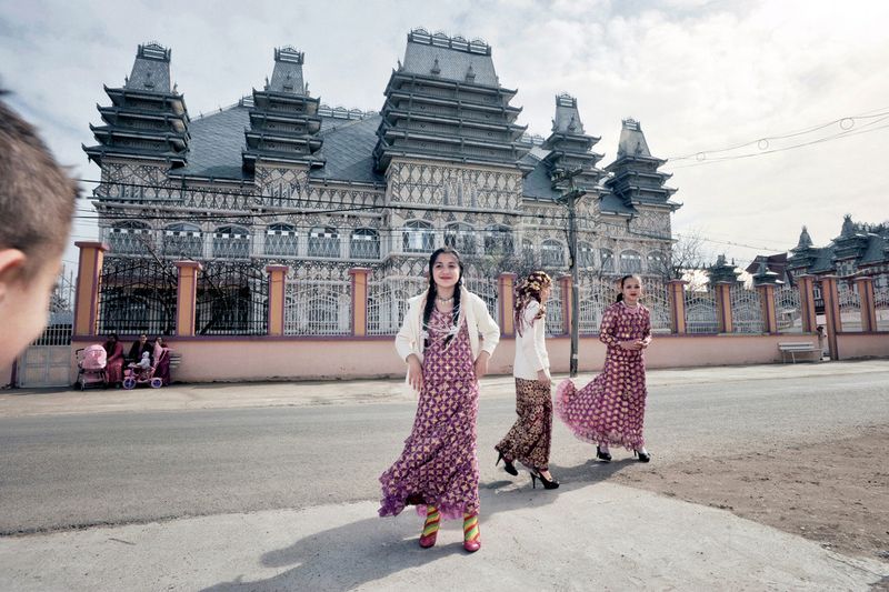 © Sebastien Cuvelier - Image from the Gypsy Queens photography project