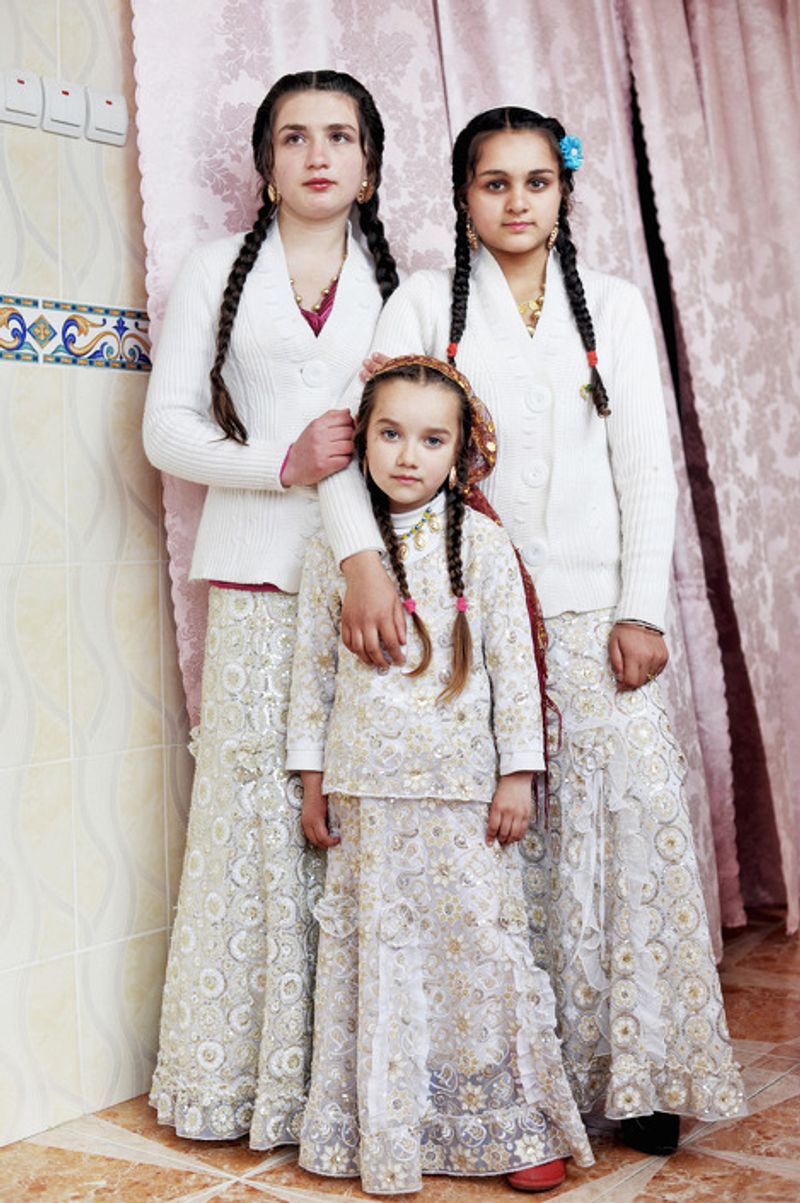 © Sebastien Cuvelier - Image from the Gypsy Queens photography project